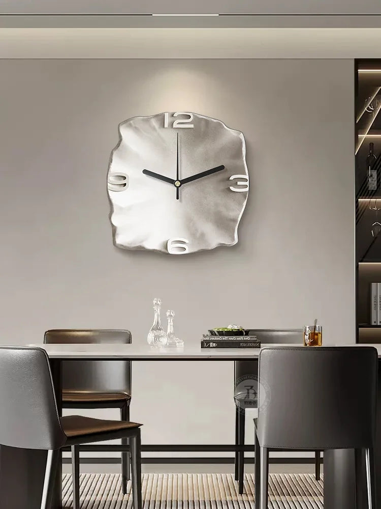 horloge murale moderne abstraite pierre trois dimensions gris beige marron fixée salon