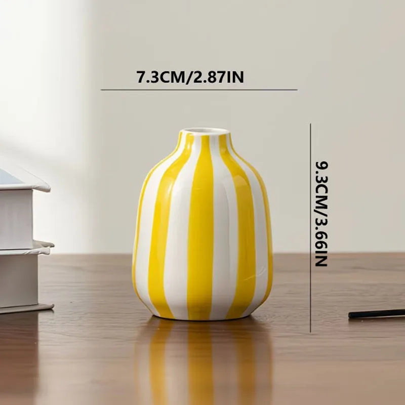 vase porcelaine rayures horizontales bleu blanc rose jaune rouge moderne minimalisteintérieur décoration fleurs