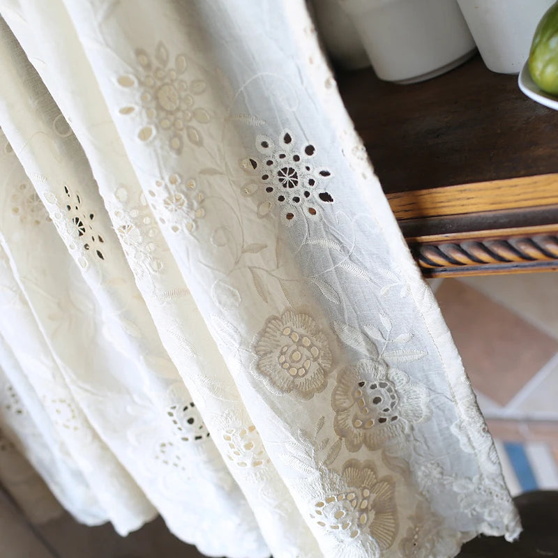 rideau coton brodé fleur dentelle blanc classique opacité inclusion decoration vintage