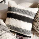 housse coussin carré plaid géométrique blanc noir contemporain amovible lavable