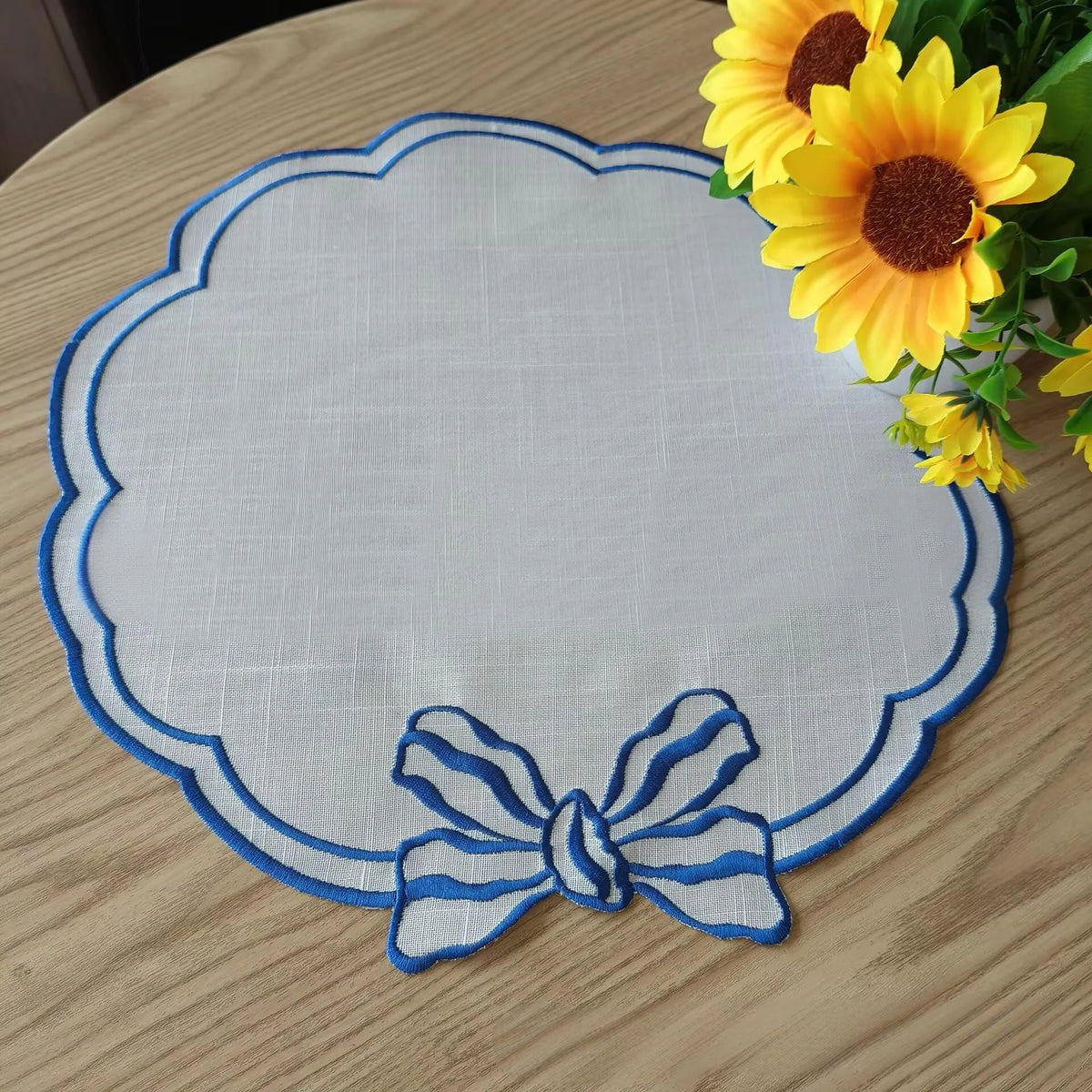 serviettes table brodées rubans blanc bleu vert rouge jaune classiques élégantes lavables réutilisables festives