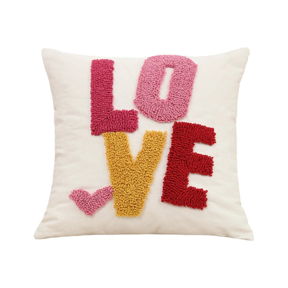 housse coussin brodée velours coton motif cœur relief rose décoration maison valentin 45x45cm