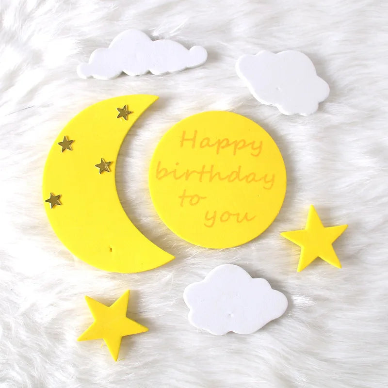 décoration gâteau anniversaire étoiles nuages lune sourire nuit bleu jaune rose