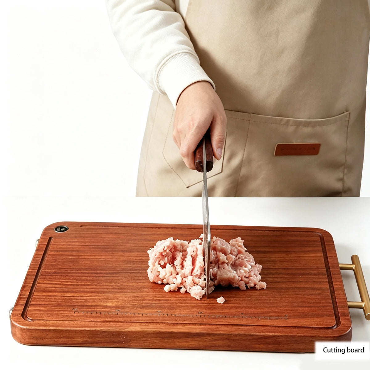 planches découper bois massif rainure jus graduée tablier beige viande hachée tomates concombres rustic