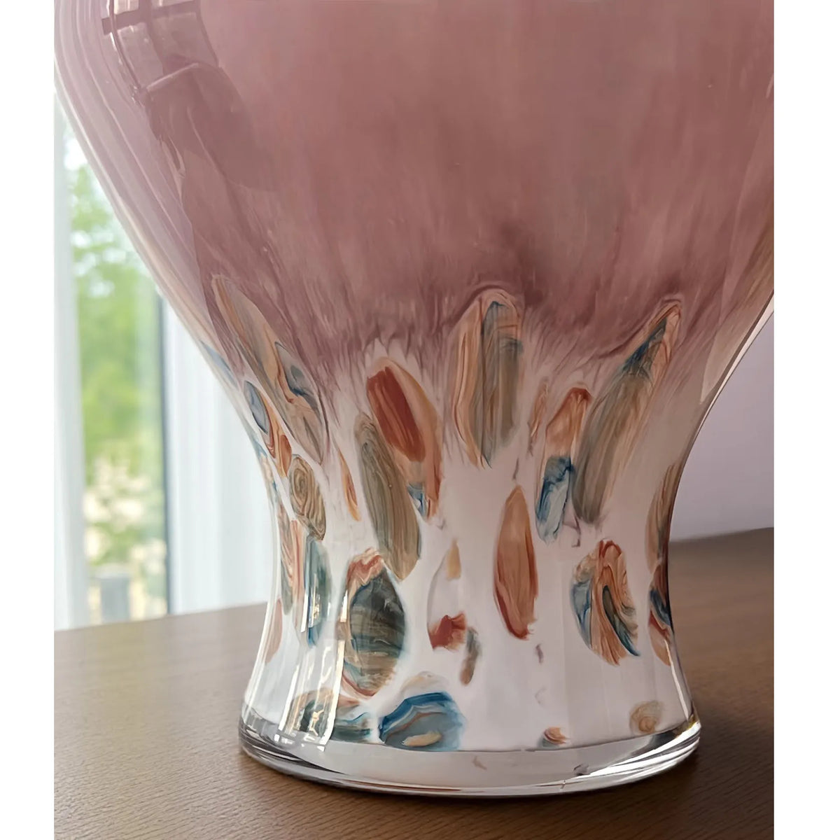 vase moderne transparent dégradé rose abstrait intérieur arrangement floraltouches couleur formes irrégulières