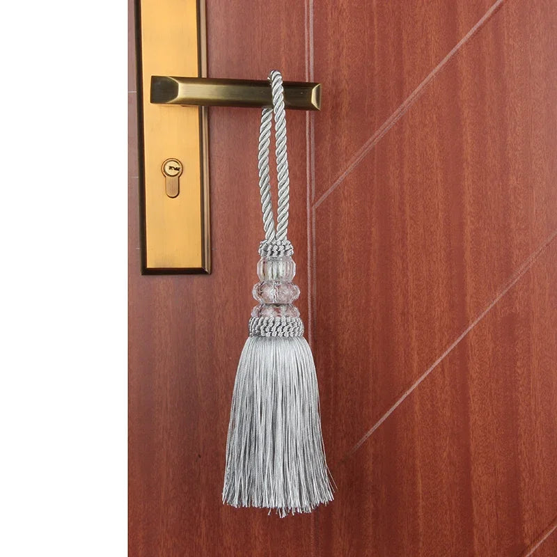 pompon porte élégant brodé couleur beige doré argenté gris blanc textile maison