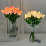 bouquet tulipes artificielles jaune blanc rose decoration intérieure nuit lumière cadeau anniversaire mariage