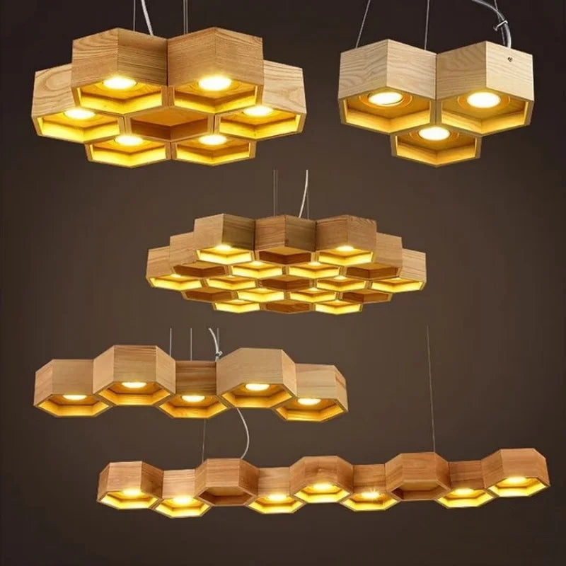 lumière suspendue bois clair nid d'abeille hexagonal modernes led câbles argentés structure géométrique