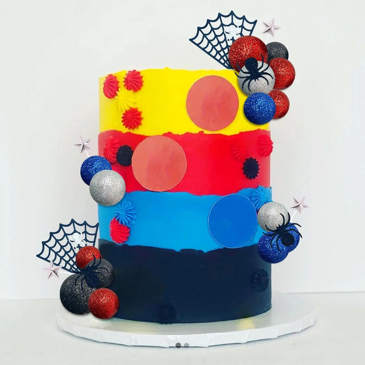décoration gâteau araignées étoiles toiles brillantes couleurs étoiles chiffres super héros anniversaire enfants festive