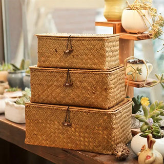 boîte rangement tressée osier couvercle serviettes livres laine fleurs séchées rustique zen