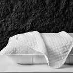 protège oreiller quilté gris clair moderne housse coussin coton polyester hypoallergénique respirant