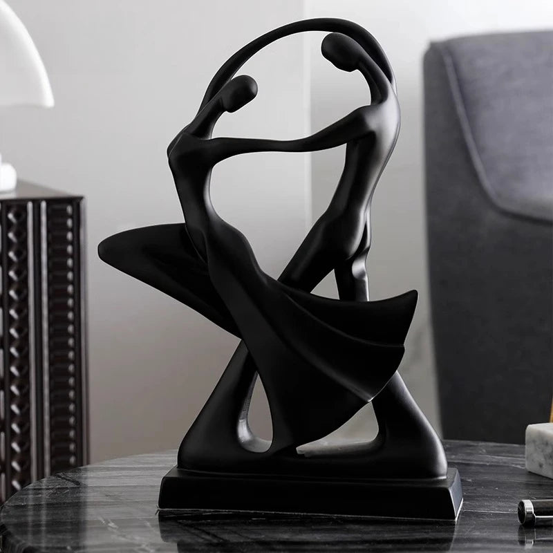 figurines humaines enlacées noir blanc sculpture résine moderne minimaliste