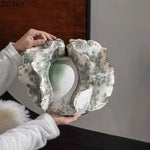 vase céramique moderne vert gris blanc texture coquille motifs floraux 32cm 26cm