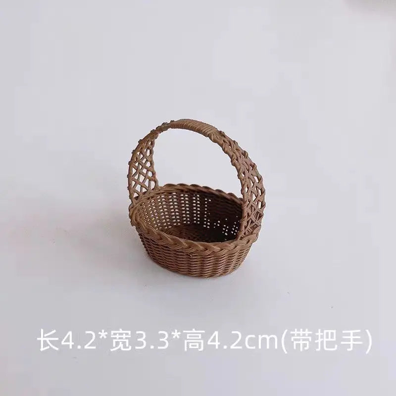 miniature panier osier rustique accessoires maison poupée décoration rangement paille naturel artisanal