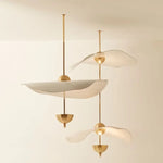 lampes suspendues modernes or blanc opalescent formes organiques sculpturales