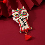 décoration murale lion chinois rouge blanc artisanal pompon rouge texte chinois ornement maison chinois
