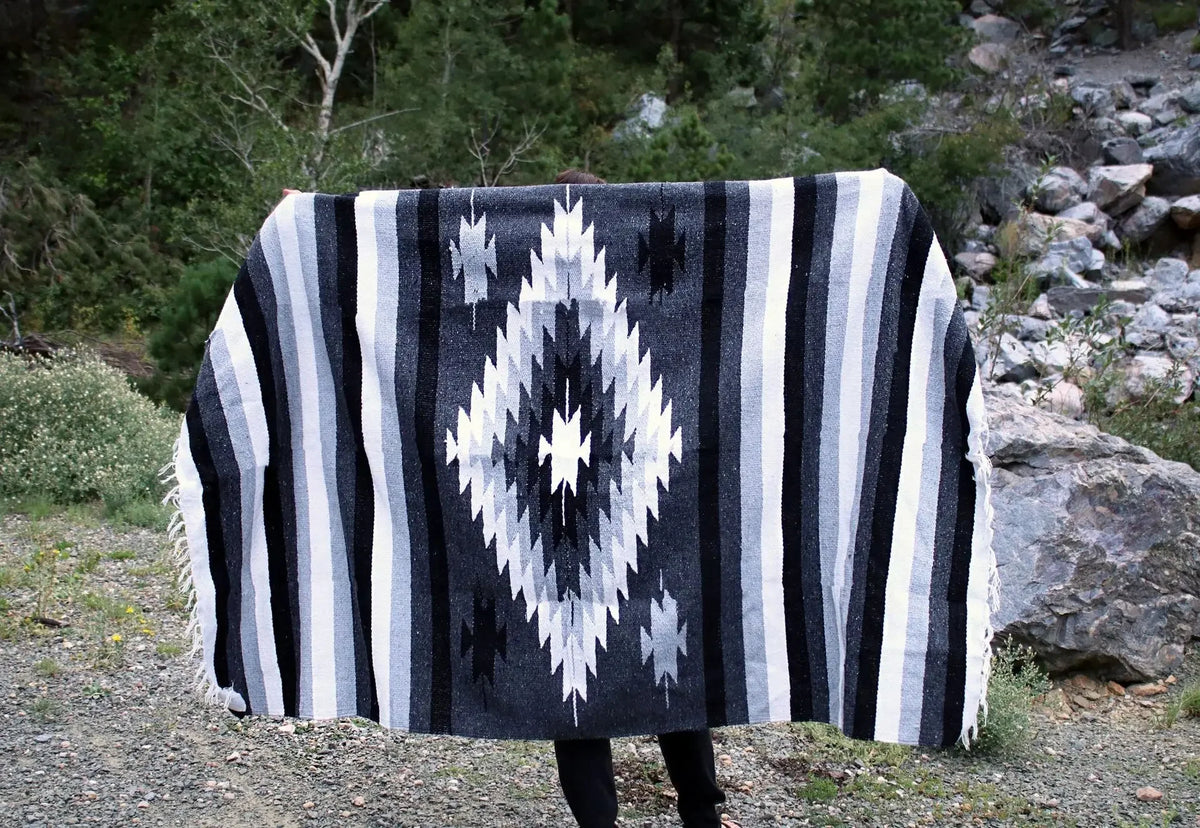 tapis multicolore aztèque triangles losanges franges ethnique portable pique nique voyage maison