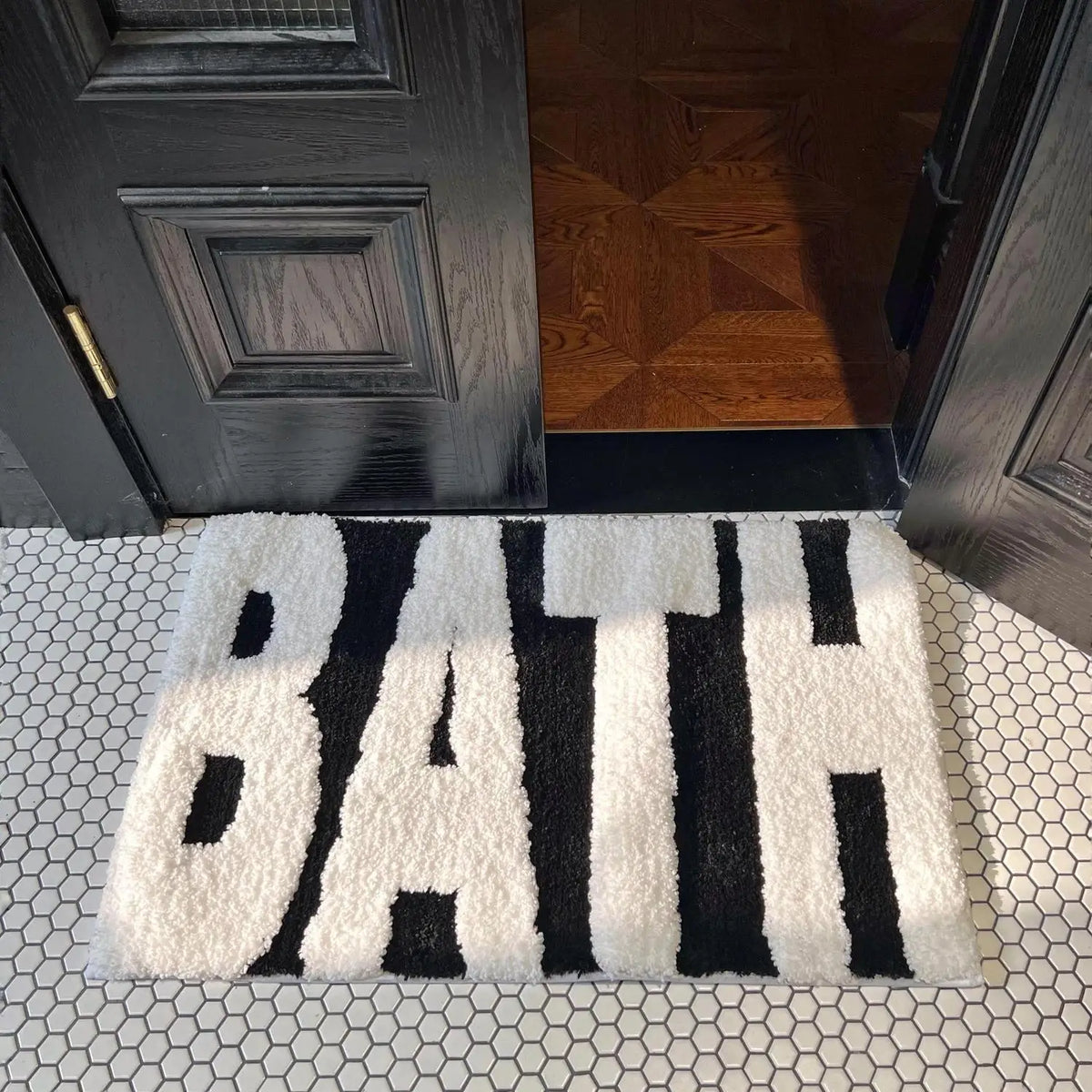 tapis bain moderne noir blanc lettres relief pelucheux salle bain absorption polyester