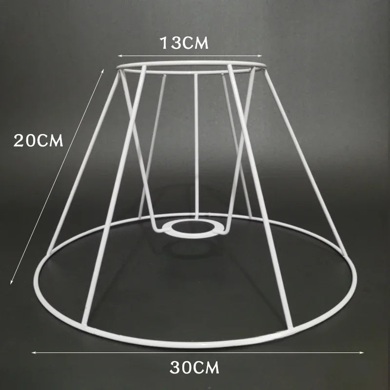 support lampe blanc grille métallique moderne cadre fer abat jour table décoration intérieur