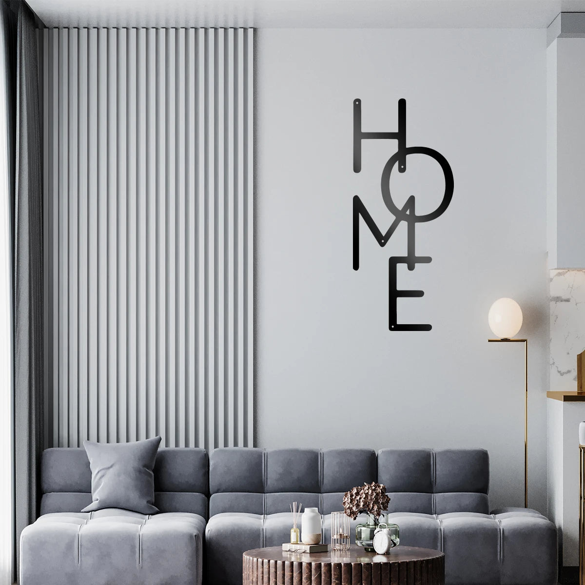 Installation de la plaque murale en métal sur un mur lisse dans une chambre