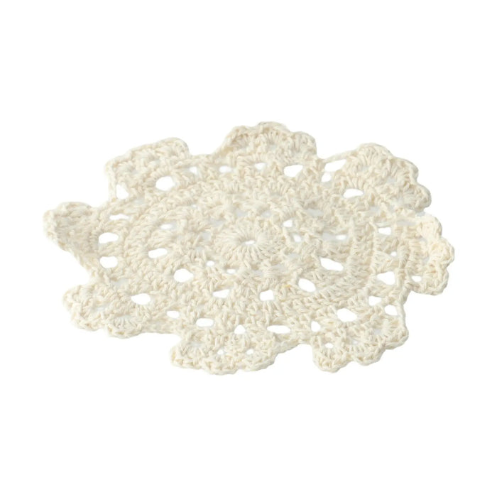 Kit nappe napperon crochet vintage rouge sur table de salle à manger