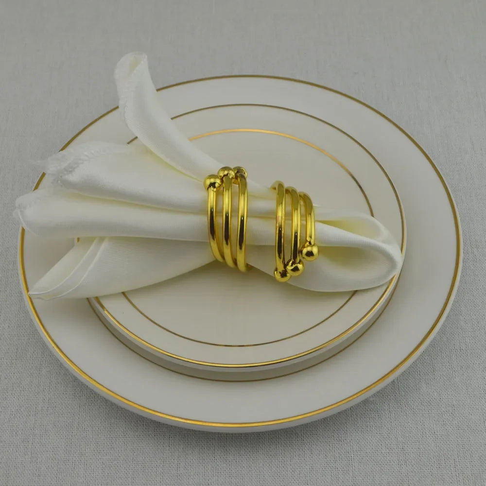 serviette table satin anneau doré mariage décoration table repas classique