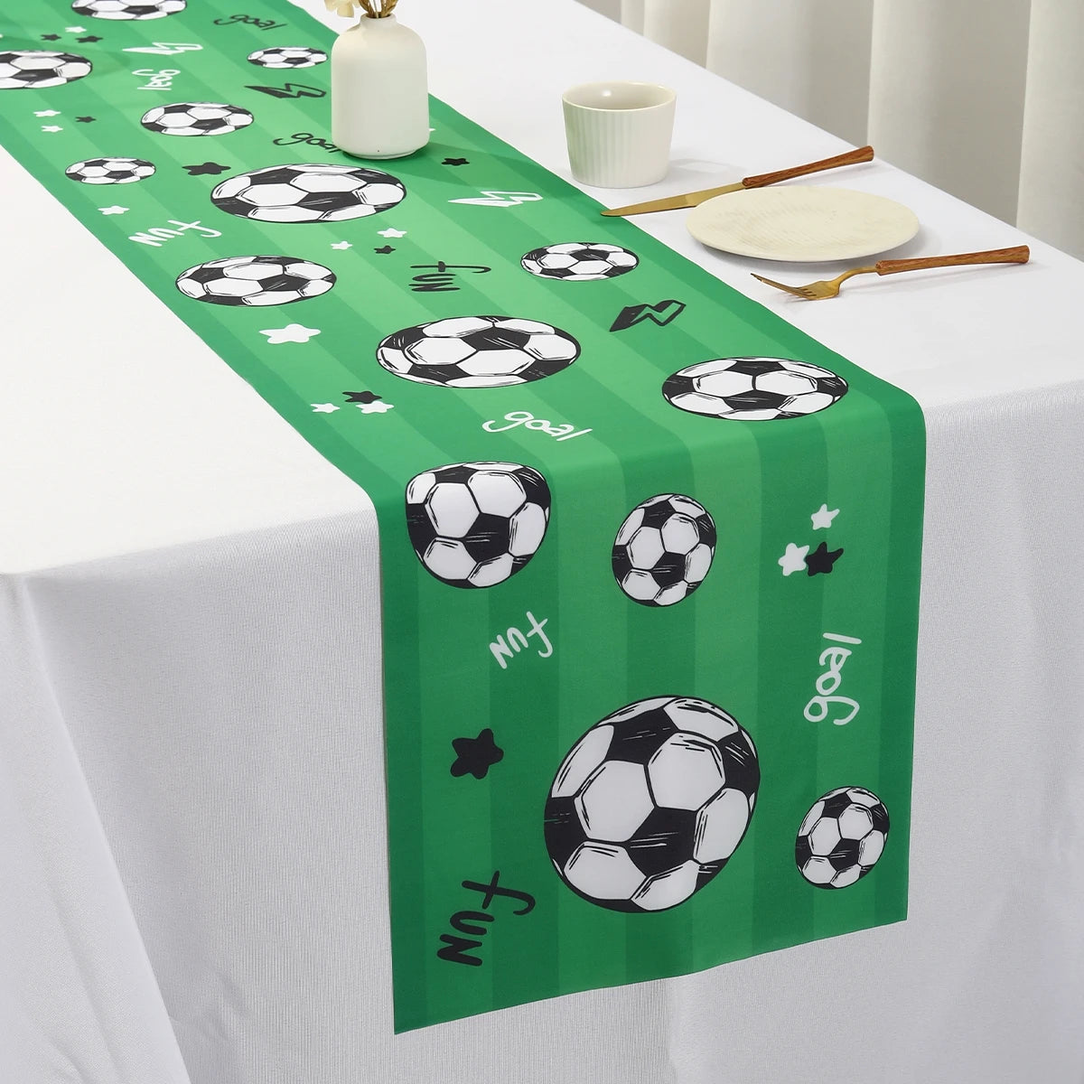 nappe décorative football motif ballons étoiles textes goal fun vert blanc noir polyester festive