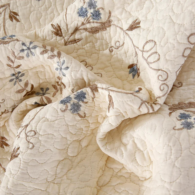littoile ensemble literie couverture taies oreillers motifs floraux crème bleu marron quilting texturé champêtre