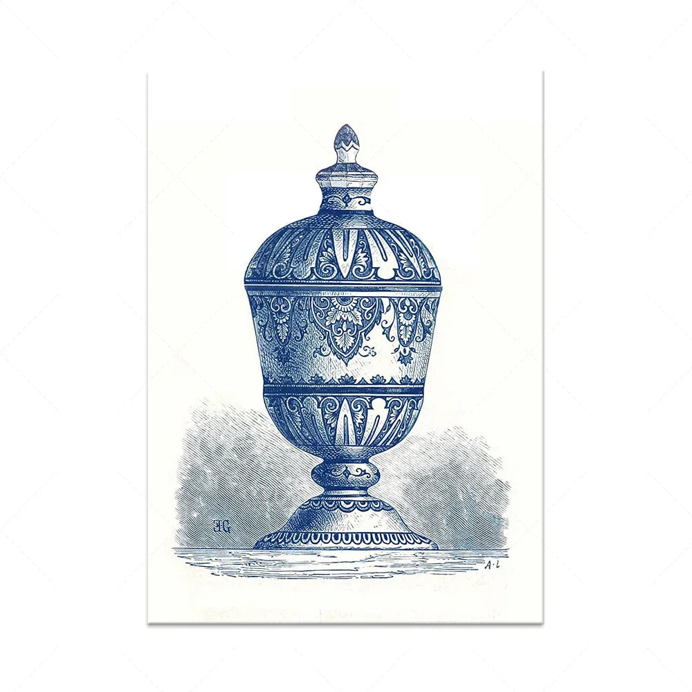 Un vase décoratif bleu et blanc orné de motifs floraux élaborés.