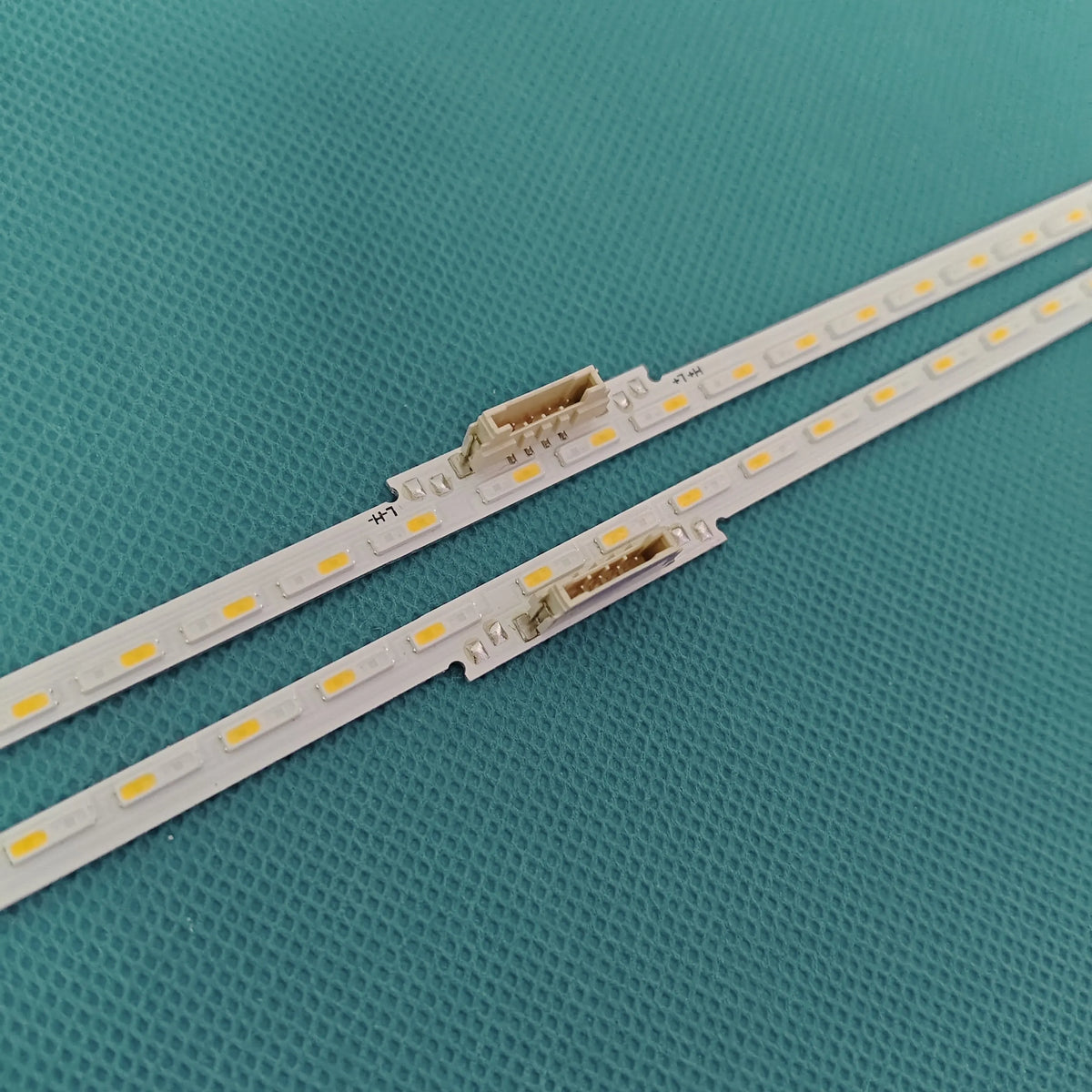 ruban led blanc lumiere jaune espaces reguliers moderne connecteur souder 78 leds 71cm