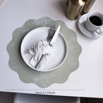 serviettes table moderne gris vert marron beige rose texture grunge élégant assiettes fourchettes tasses