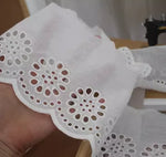 dentelle coton blanc motifs floraux ajourés texture vintage mètre écologique translucent