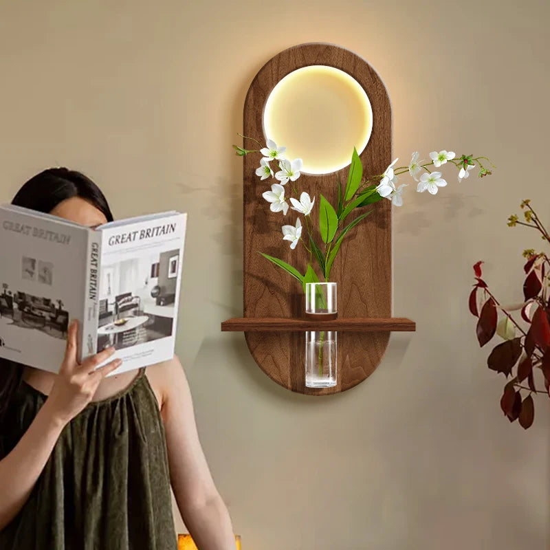 lampe murale moderne étagère intégrée bois marron foncé blanc minimaliste fixée mur vase fleurs