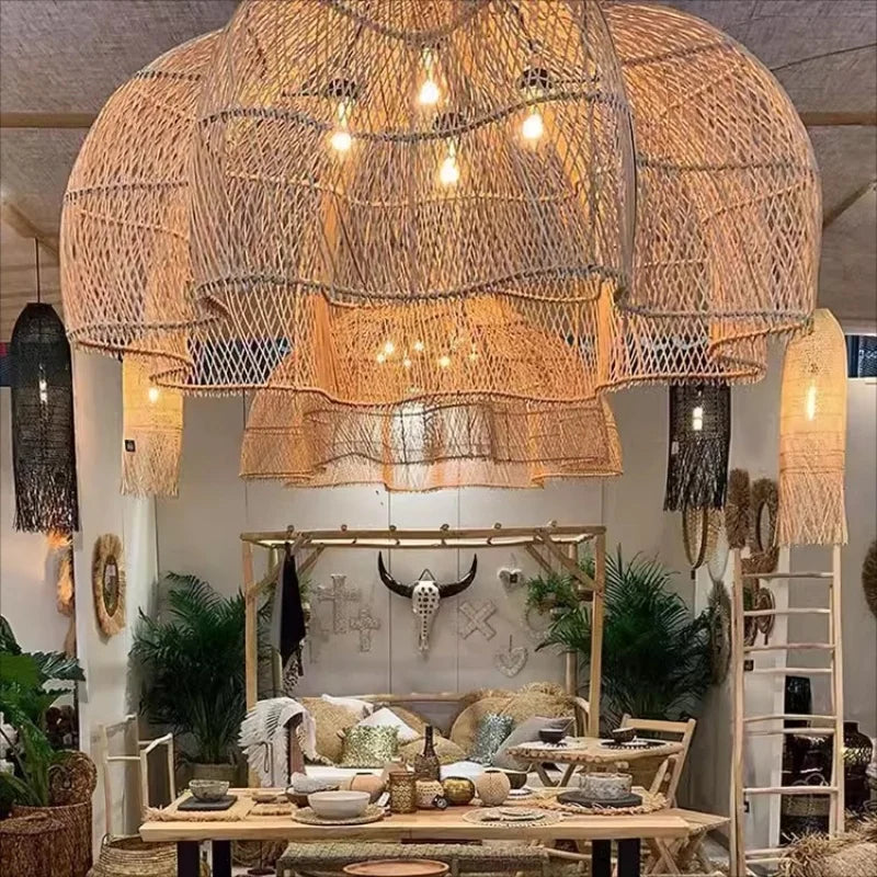 suspension lumineuse rotin tissée main boho rustique naturelle salon cuisine maison d'hôtes