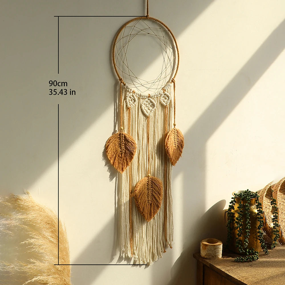 attrape rêves boho macramé feuilles plumes beige marron clair artisanal crochet métallique franges chambre
