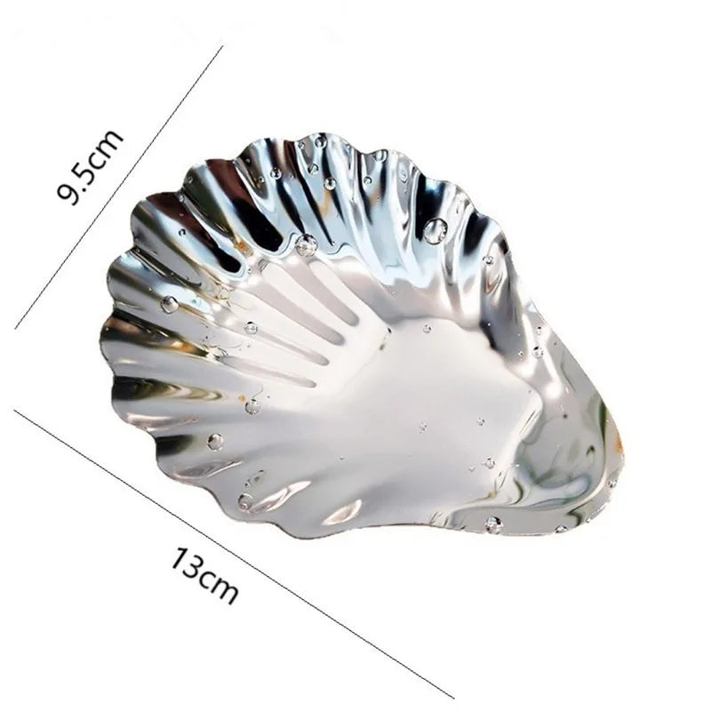 assiette coquille nacre argentée caviar bougie décoration table élégante cheese dessert snack fruit plate