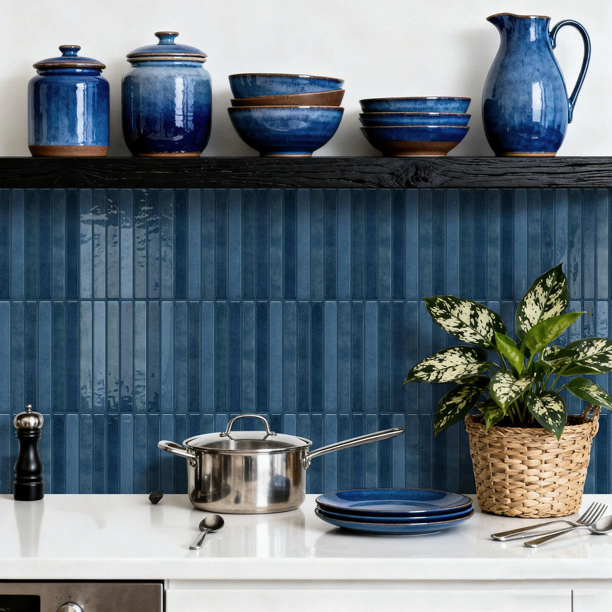 panneau décoratif mural bleu marine rayures verticales moderne adhésif facile