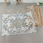 serviettes table dentelle florale blanc beige classique romantique table manger fête pâques