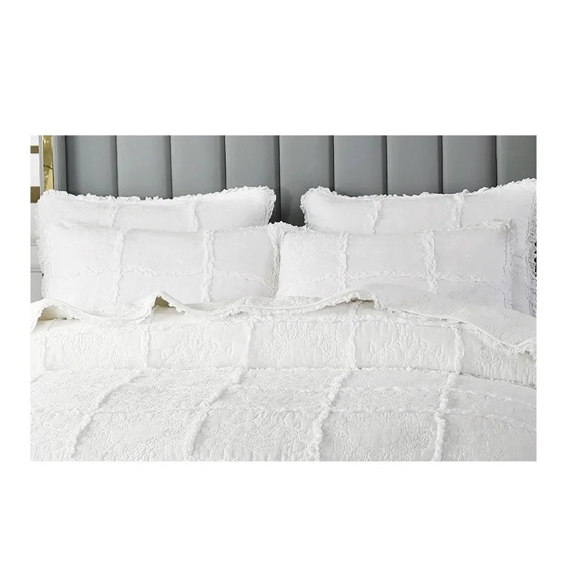Couvre-lit blanc coton matelassé vue d'ensemble