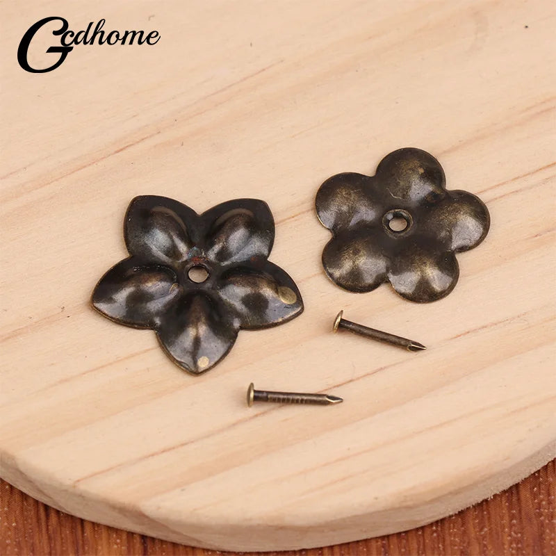 pièces décoratives métalliques bronze fleurs vintage fixations protection coffre bijoux étui vin