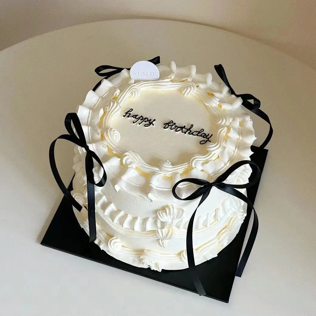 gâteau résine rose blanc motif floral rubans classique photo décoration anniversaire mẫu giả trưng