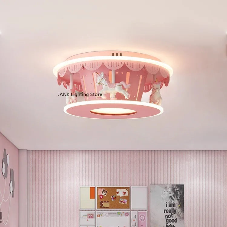 lampe enfantine rose carrousel chevaux blancs moderne éclairage chambre enfants interrupteur bouton LED