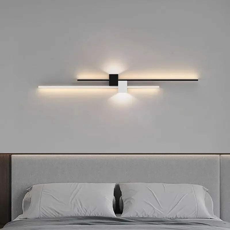 Détail de l'applique murale LED montrant son installation autonome facile