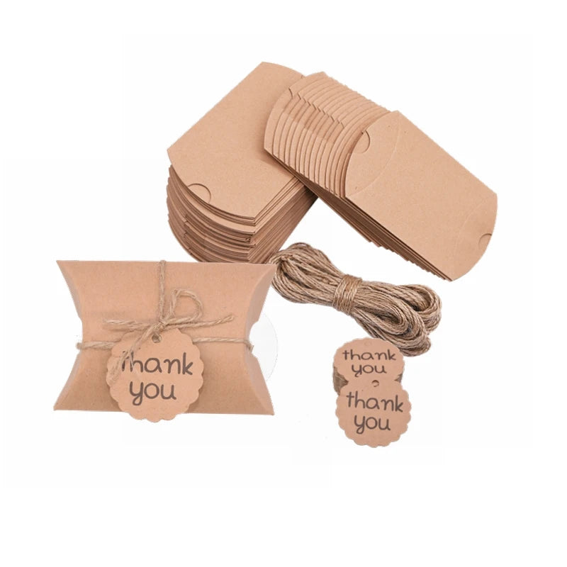 boîtes cadeaux marron clair texture cartonnée vintage ruban coton étagères événements anniversaires noël mariage