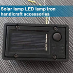 lanterne solaire led panneau texturé boîtier plastique noir ampoule orangée industriel fixations visiblesextérieur