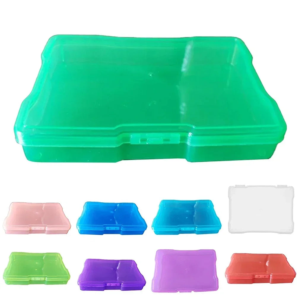 Boîte rangement photos utilisée pour organiser des outils et vis