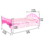 lit poupée rose fleurs blanches dentelle accessoires chambre oreiller coussin miroir tabouret peigne
