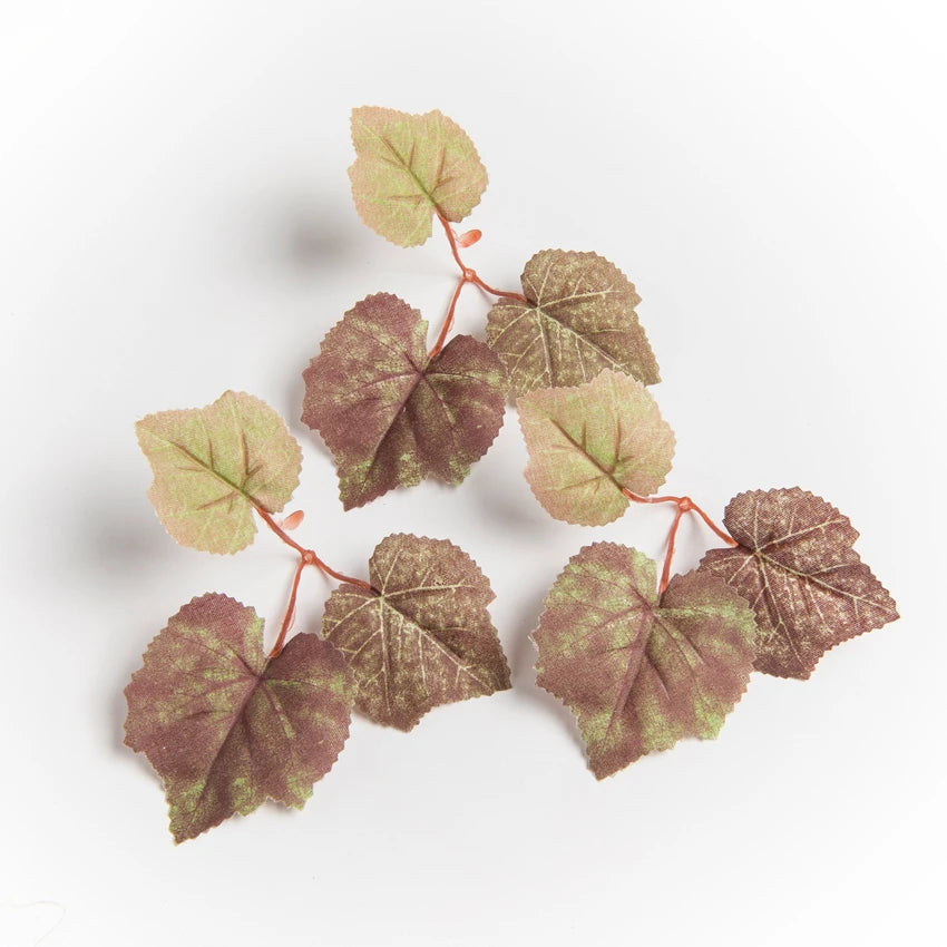 décoration extérieure feuilles naturelles artificielles vert marron jaune veines ovales exposition festive mariage