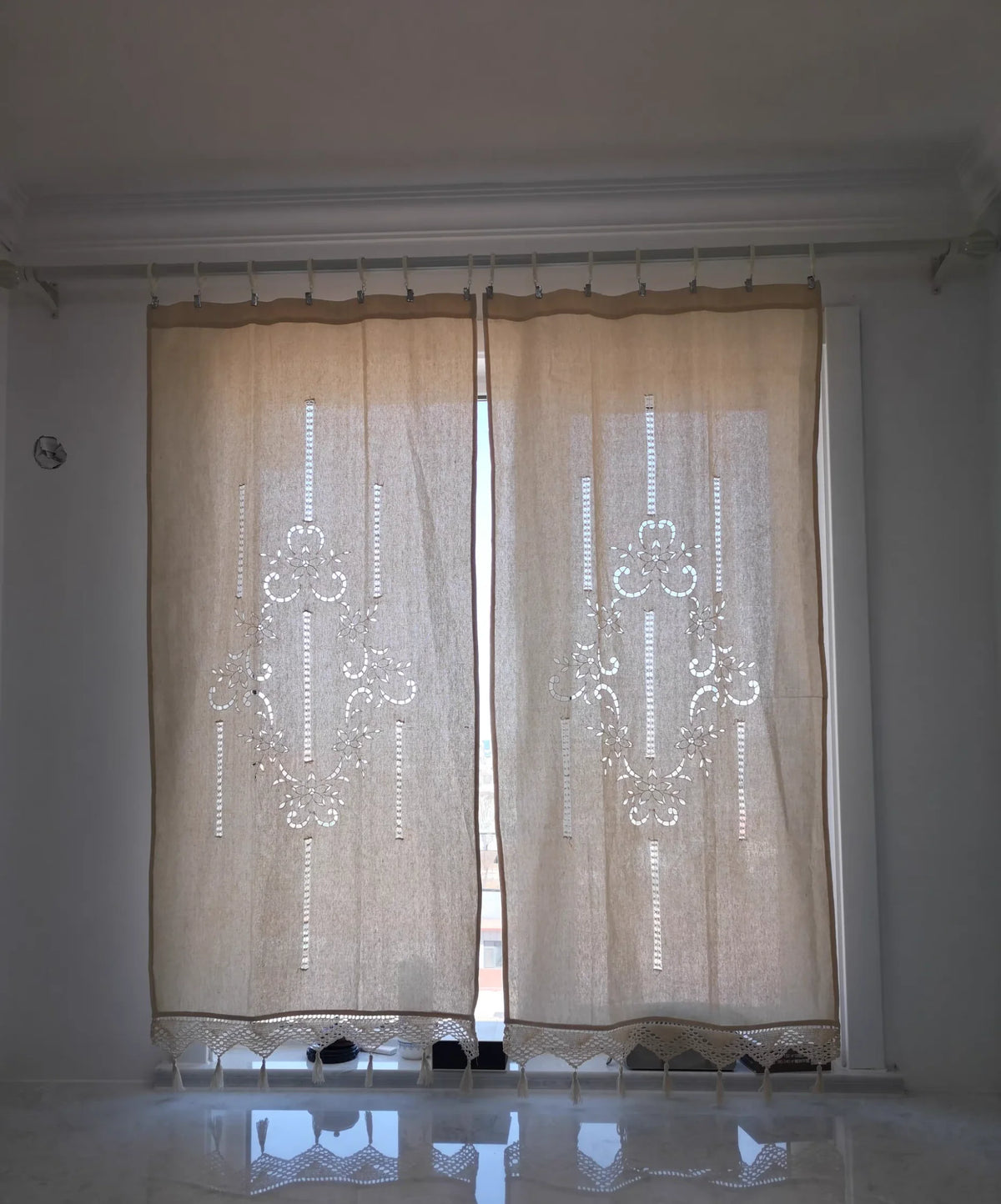 rideaux beiges broderies florales dentelle franges coton pastorales salon chambre semi transparents