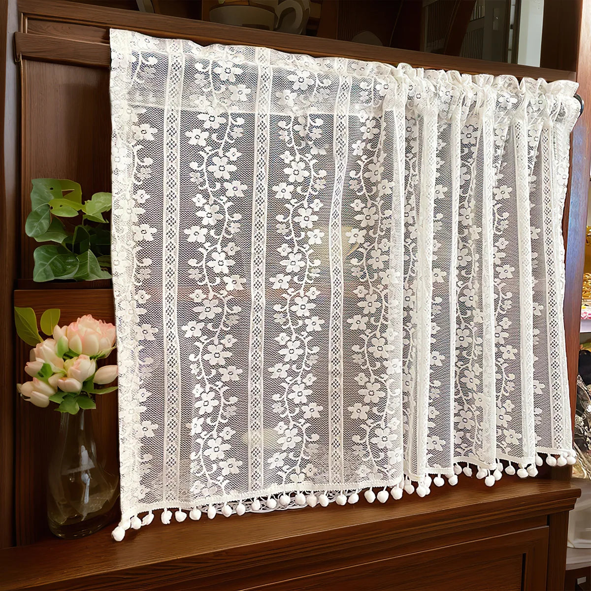 rideau broderie fine fleurs blanches transparent blancs pompons cuisine romantique français